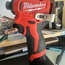 Milwaukee Driver And Klein Outlet Tester