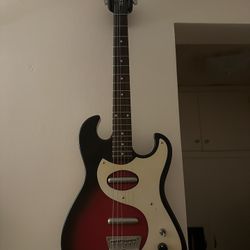 Danelectro Silvertone Electric Guitar + Soft Bag + New Strings