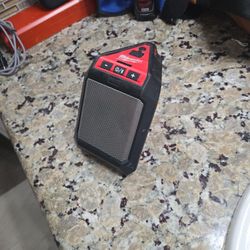 Milwaukee M12 Portable Speaker