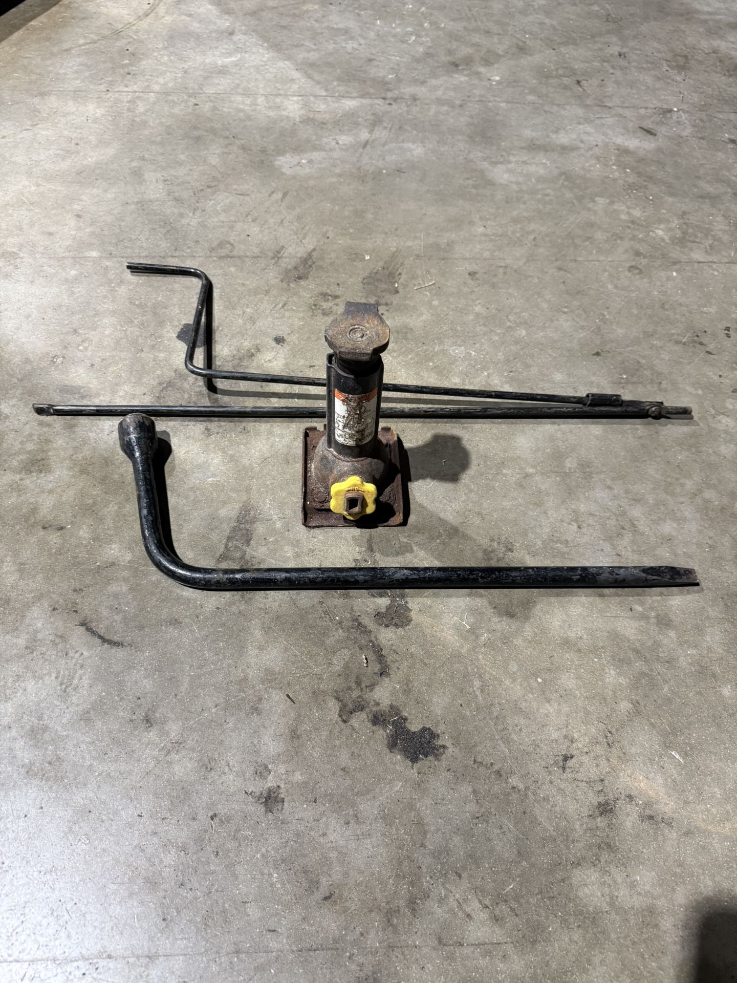 Ford Cargo Van E350 Jack And Spare Tire Tool Set
