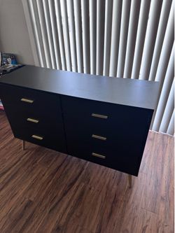 Carpetnal Black 6 drawer dresser, with Gold handles