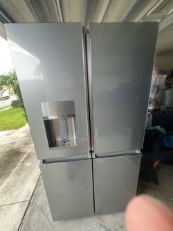 Café 4-Door Smart Refrigerator – Platinum Glass – Excellent Condition