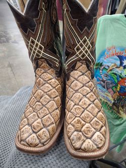 PREOWNED MENS BOOTS