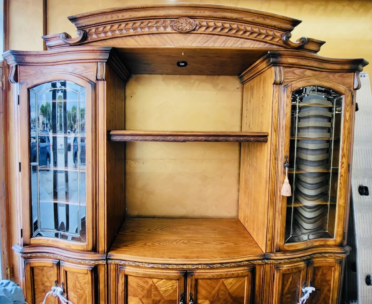 AICO By Michael Amini OAK ROYALE Entertaiment Center OFFER!!! GA