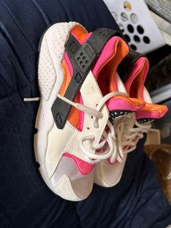 Women’s Air Huarache Size 6