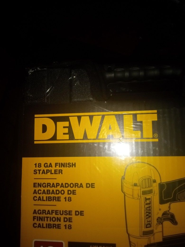 DeWalt 18 GA Finish Stapler
