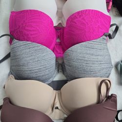 Victoria Secret Bras 32C Push Up And Lightly Lined 