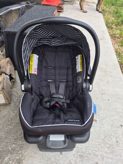 Snuggling car seat
