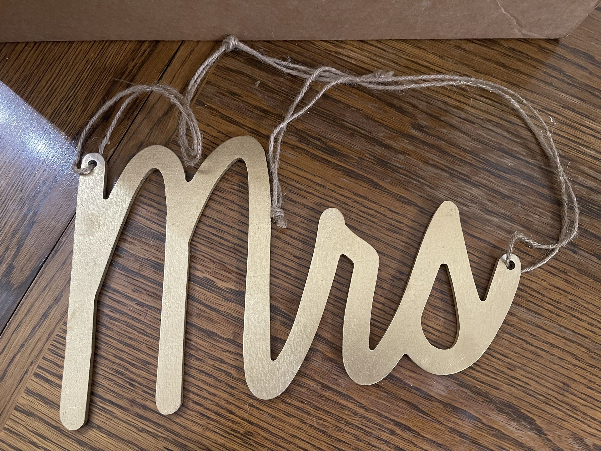 Mr & Mrs Hanging Sign