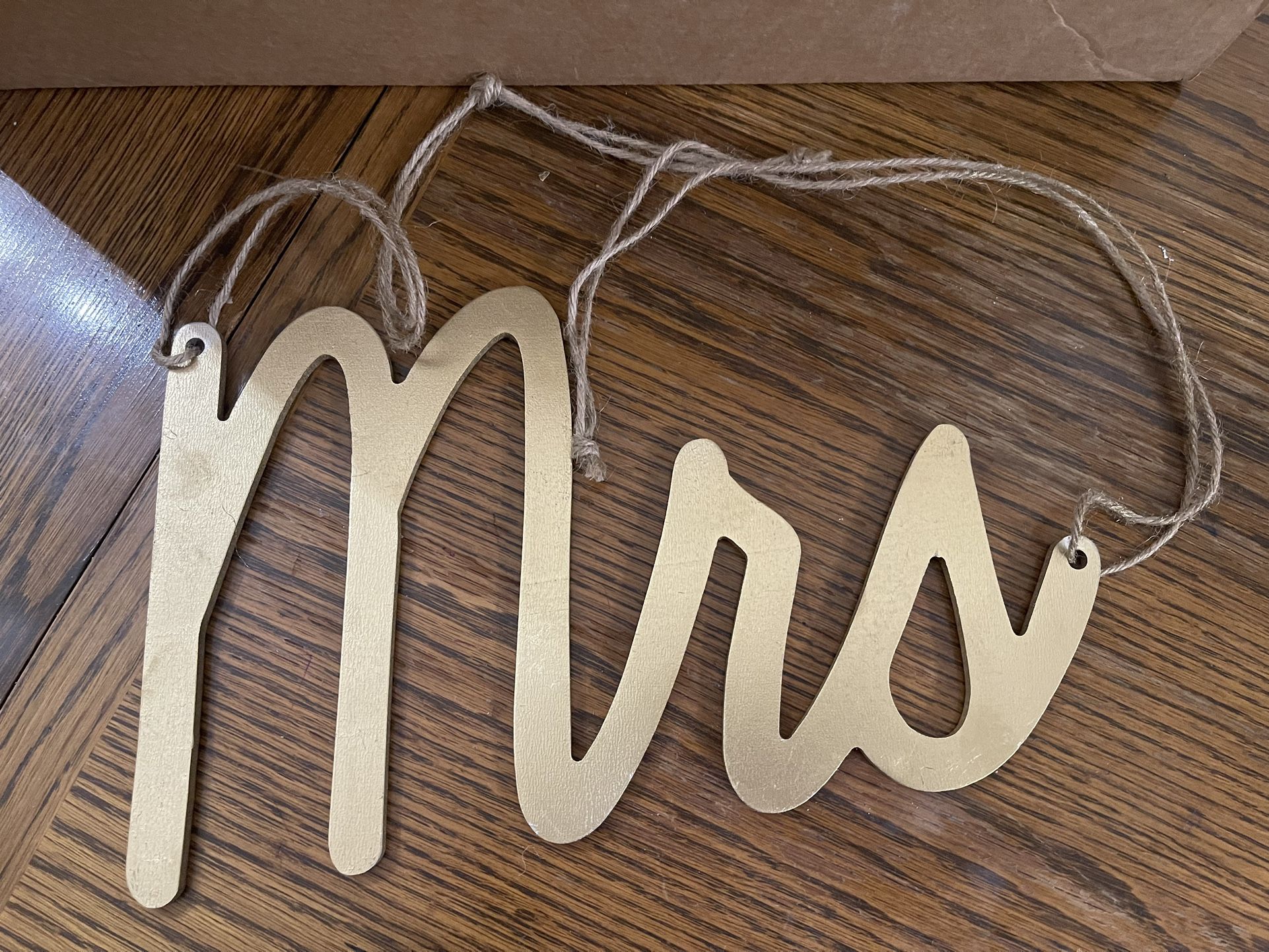 Mr & Mrs Hanging Sign 