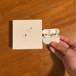 Airpod Pros 2nd Gen Slightly Used (NEGOTIABLE)