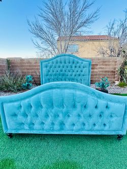 BEAUTIFUL CUSTOM UPHOLSTERED TUFTED CAL KING BED FRAME ( MADE-TO-ORDER BED) ( FREE DELIVERY 🚚 FIRST FLOOR -INSTALLATION NOT INCLUDED ) LIKE NEW 🥰 OR