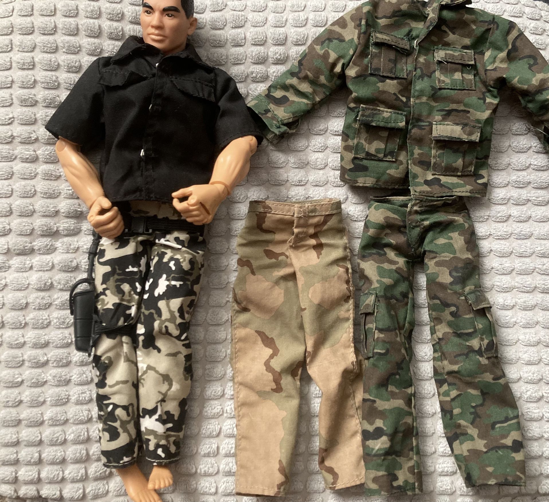 VINTAGE 1996 G.I. JOE AND G.I. JOE FIGURE CLOTHES