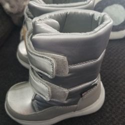 Toddler Size 7 Snow Boots 