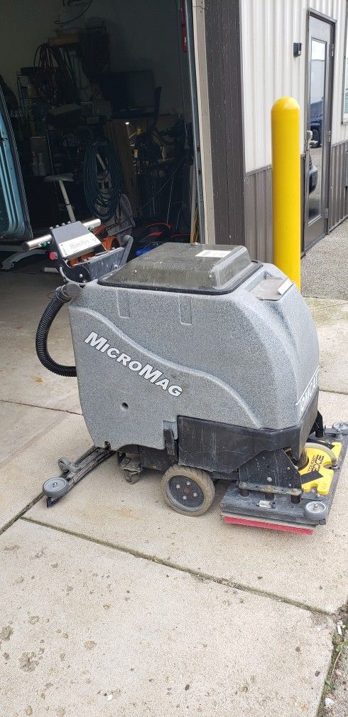 Tomcat Minimag Scrubber Buffer Floor Cleaner Janitorial