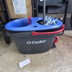 Spin bucket with mop