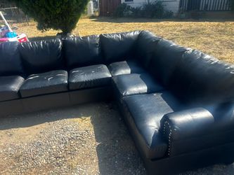 FREEEE Black pleather transitional style sectional