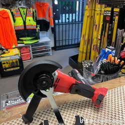 Milwaukee M18 18V Lithium-Ion Brushless Cordless 4-1/2 in./5 in. Grinder w/Paddle Switch (Tool-Only)