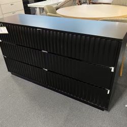 Black dresser ，$280