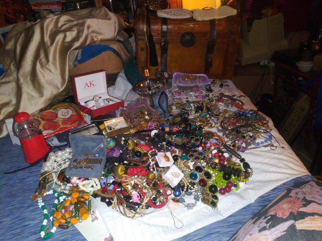 Old Vintage And New Jewelry And Other Collectibles