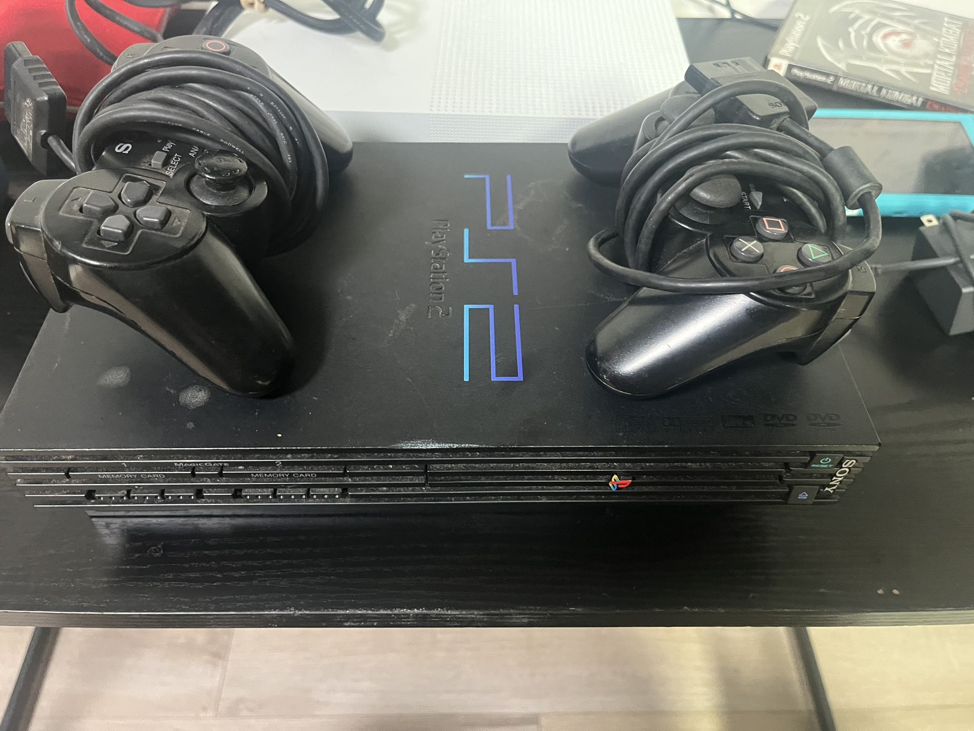 PS2 W / 2 Controllers & Mortal Kombat Deadly Alliance (MAKE OFFER)