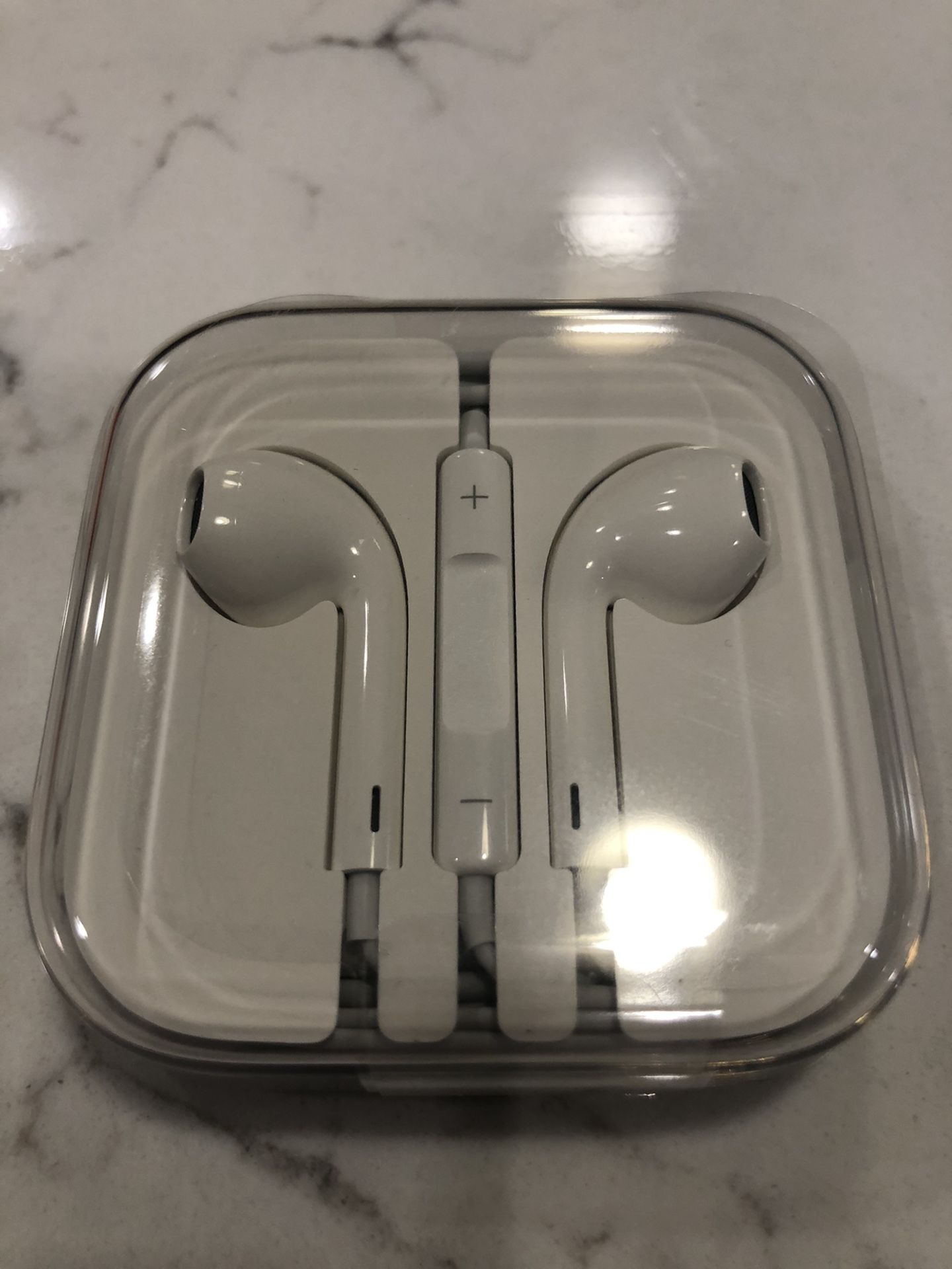 Apple Wired Headphones / Earbuds