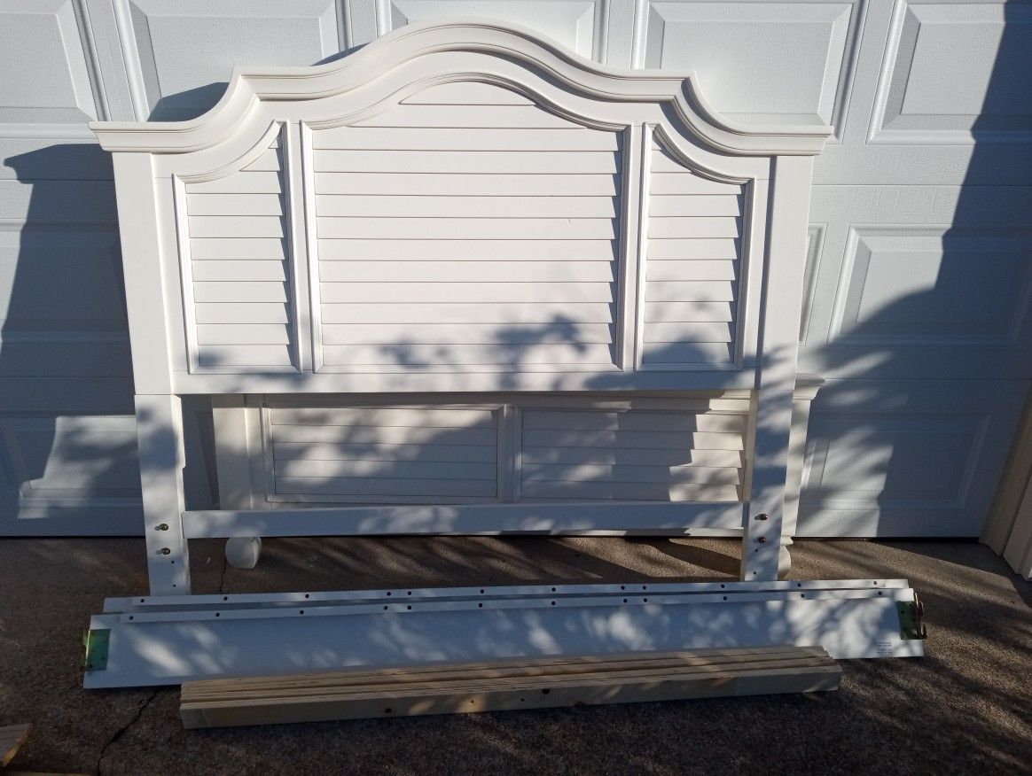 Queen Size Bed Frame with Center Support Slats