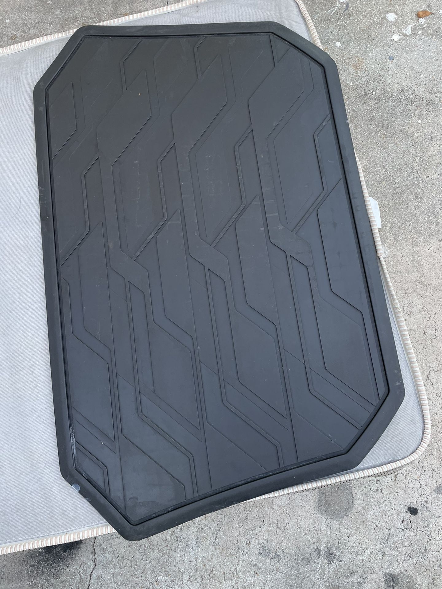 Floor mats OEM Volvo VNL 670 ( original), Very good condition, lake new