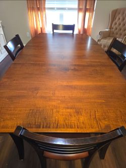 Conrad Grebel Solid Wood Amish-made Dining Room Table and 4 Chairs.