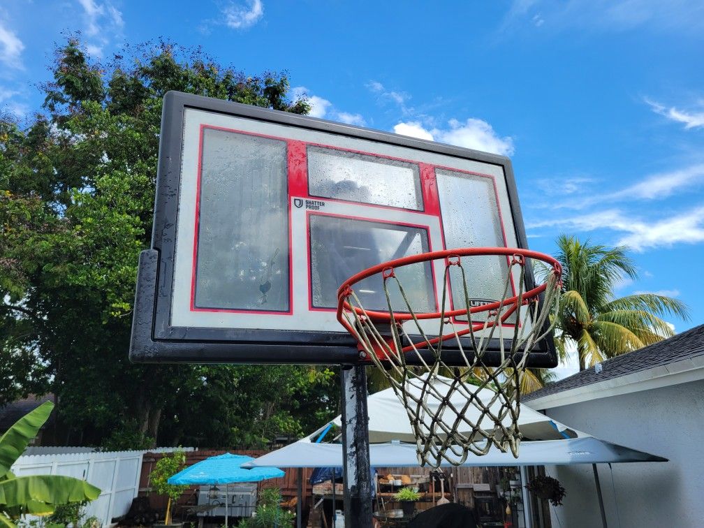 LIFETIME Basketball Hoop. Baloncesto
