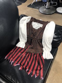 Girls pirate size medium in women’s