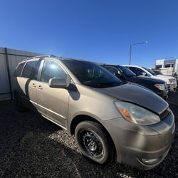 2004 Toyota Siena