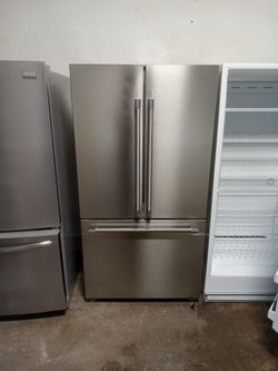 25 Cubic Foot French Door Bottom Freezer Pull Out Beautiful Inside And Out Water And Ice Inside Free Delivery Vancouver Area 