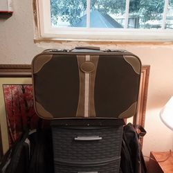 Travel  Suitcase  Clean  &  Good  Condition