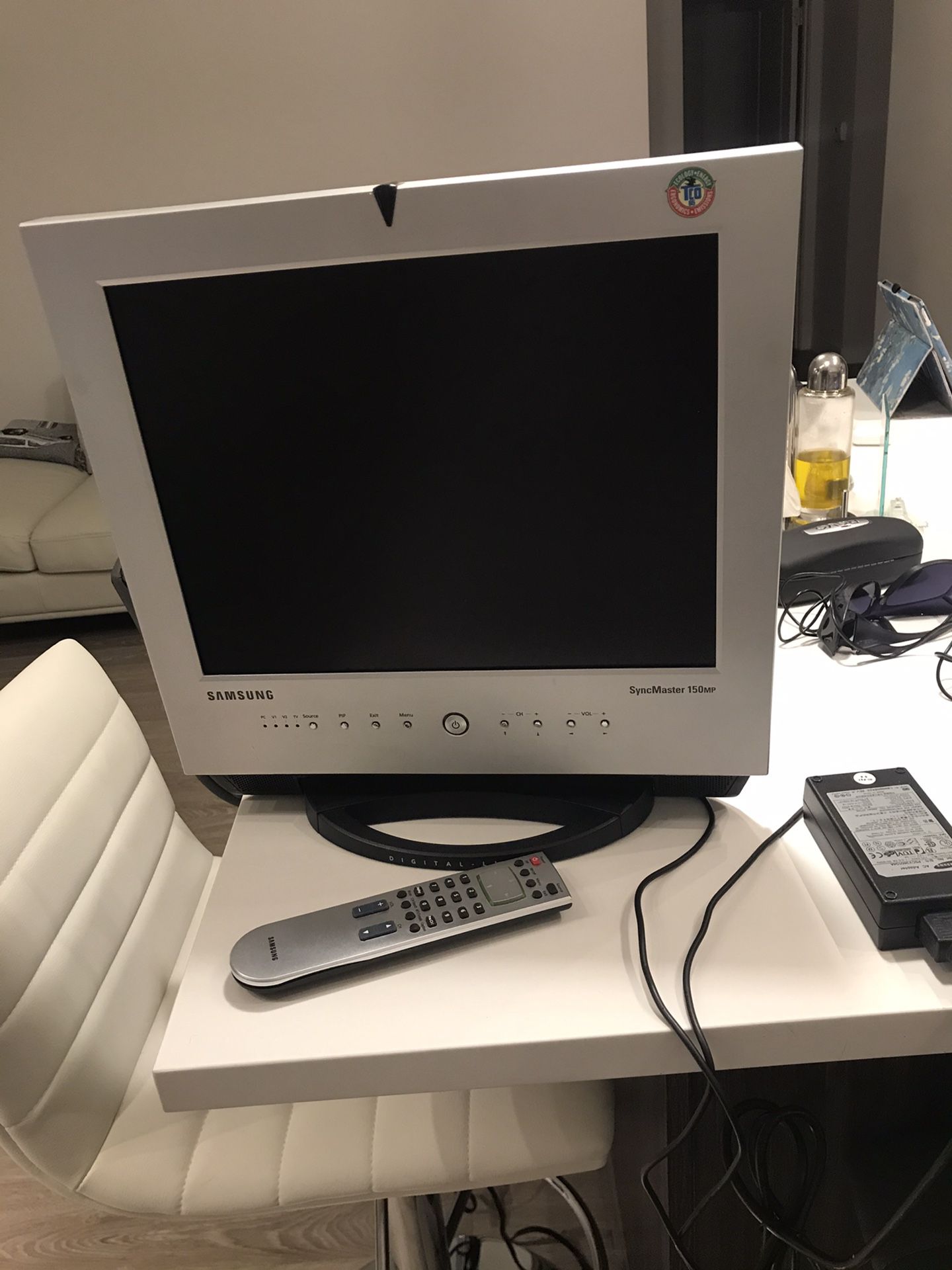 Excellent for Boat/Garage. SAMSUNG SYNC MASTER 150MP ( computer monitor/ tv )