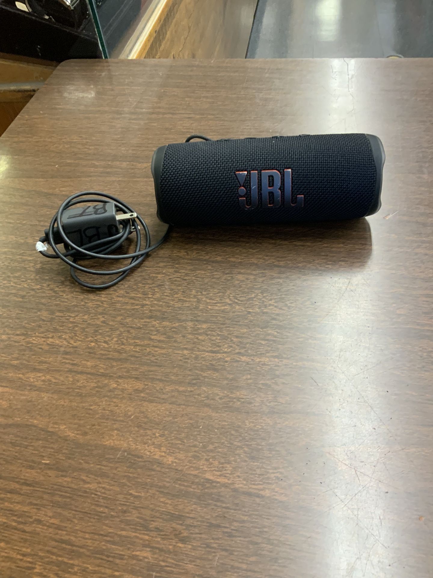 JBL FLIP 6 Portable Bluetooth Speaker With Charger