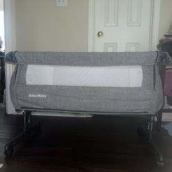 Mika Micky Bassinet Like New