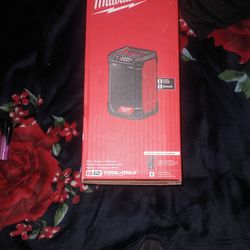 M12 Milwaukee Speaker /charger 