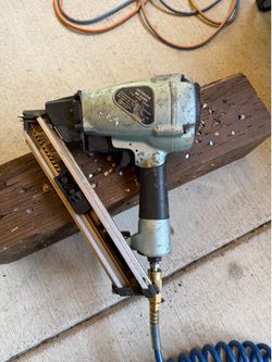 HITACHI TICONAILER 1 1/2 VERY GOOD CONDITION
