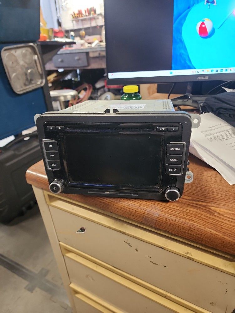 Volkswagen Jetta 2011 - 2014 Radio Control Unit With GPS Navigation