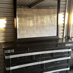Dresser w/Mirror 