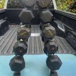 RUBBER  SET  OF  DUMBBELLS (PAIRS OF)  :  8s  10s  12s  15s  20s  +  SPACE  SAVING  PYRAMID  RACK 