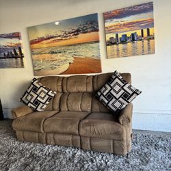 🌟 Lazy-boy Plush Reclining Couch With Pull-down Tray & Cupholders (FREE DELIVERY 🚚)