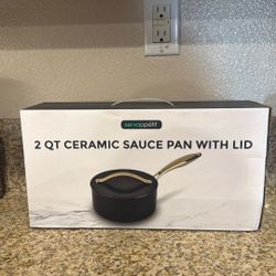 2 QT Ceramic Sauce pan with Lid (New)