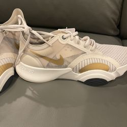 Brand New Women’s Nike Superrep - Size 8