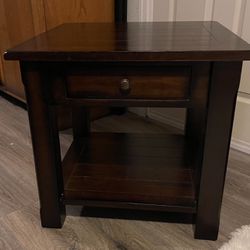 End table / nightstand