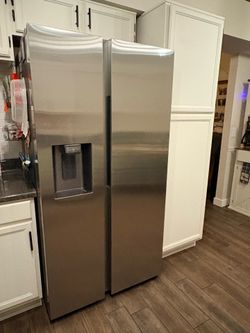 Counter depth side by side refrigerator