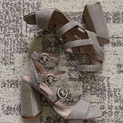 New Prezioso metallic block-heel sandals with multiple buckle straps Size 7 