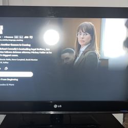 32 Inch Tv (great Condition)