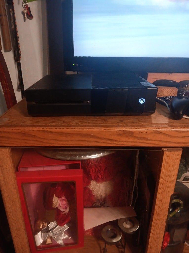 Xbox One With The Controller And Games